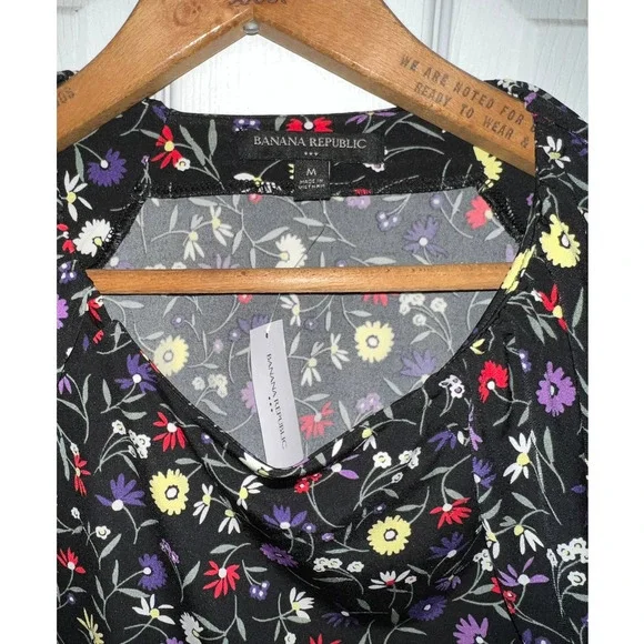 New Banana Republic floral short sleeve top size M - Picture 2 of 4
